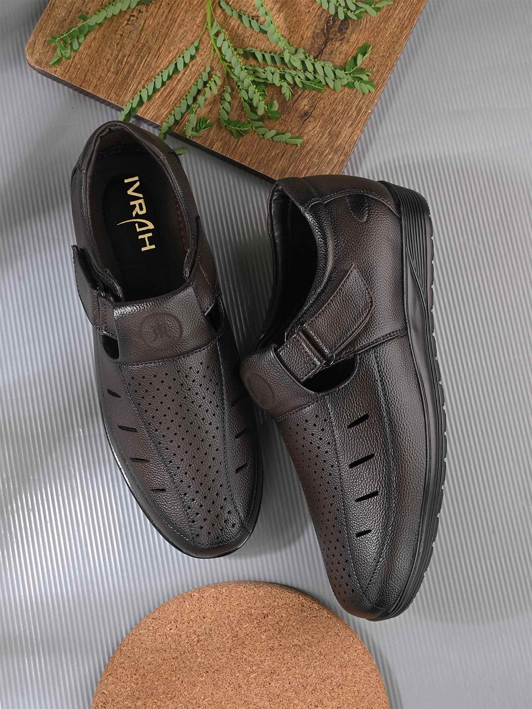 

IVRAH Men Casual Fisherman Sandals, Brown