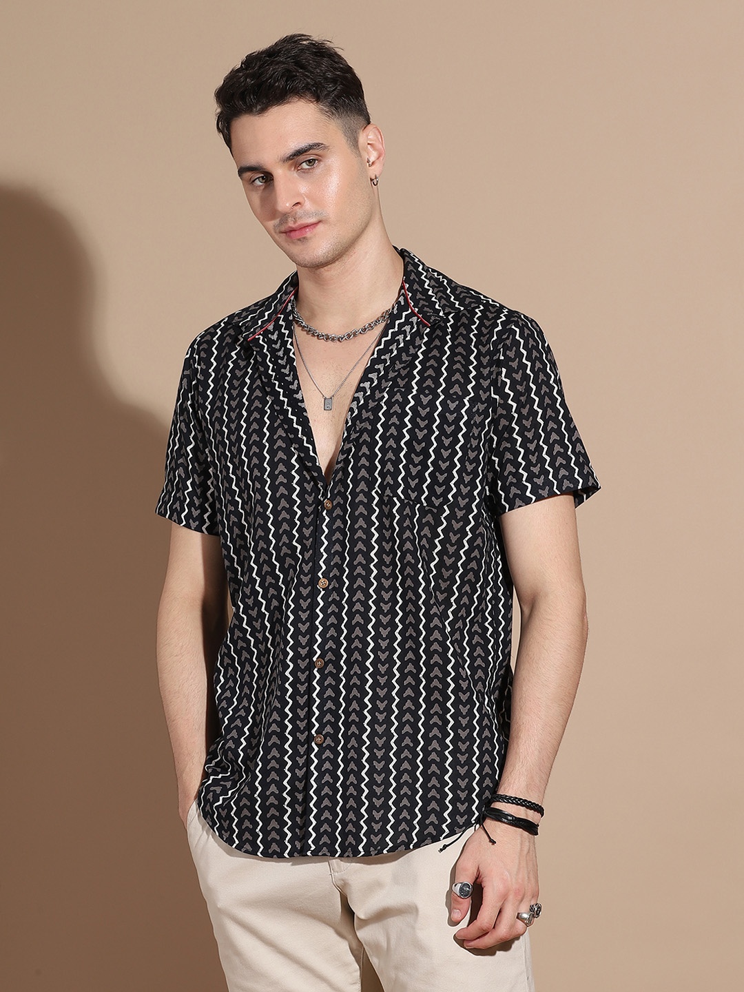 

Anouk Men Smart Spread Collar Floral Printed Cotton Casual Shirt, Black