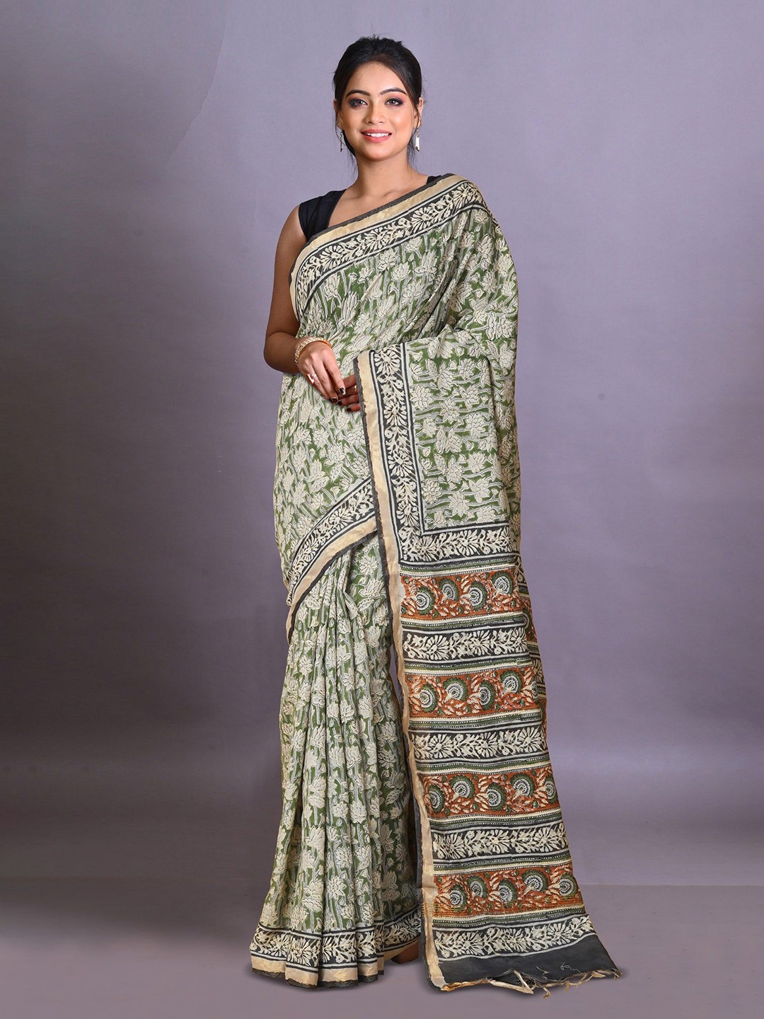 

Unnati Silks Floral Zari Handloom Bagru Saree, Green