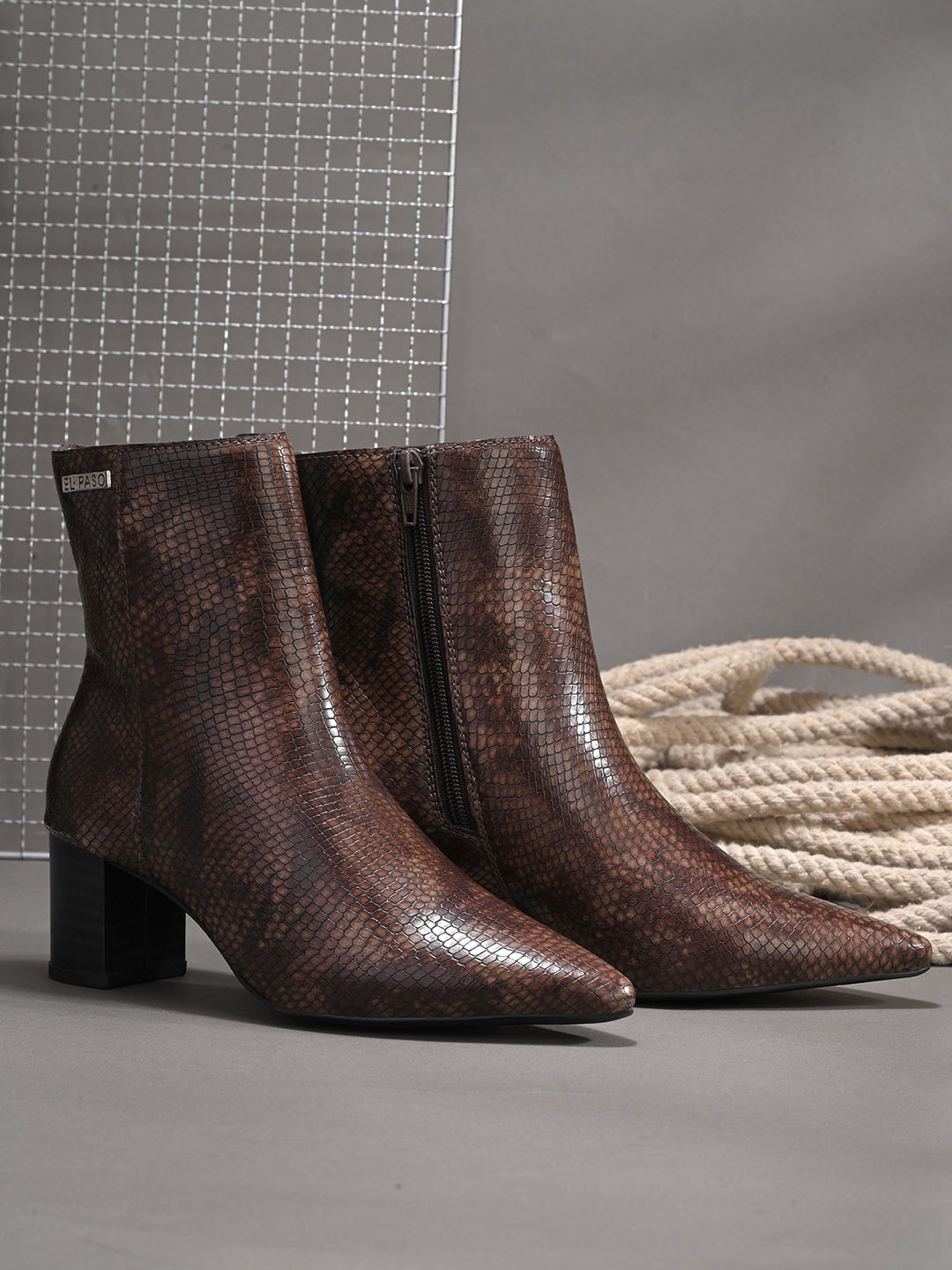

El Paso Women Textured Block-Heeded Chelsea Boots, Brown