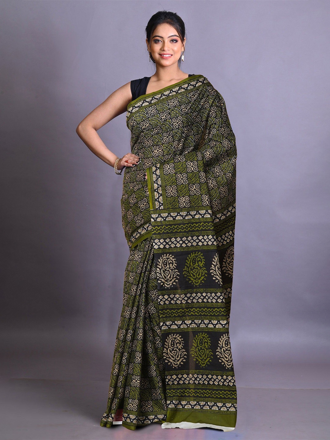 

Unnati Silks Floral Pure Cotton Handloom Block Print Saree, Black