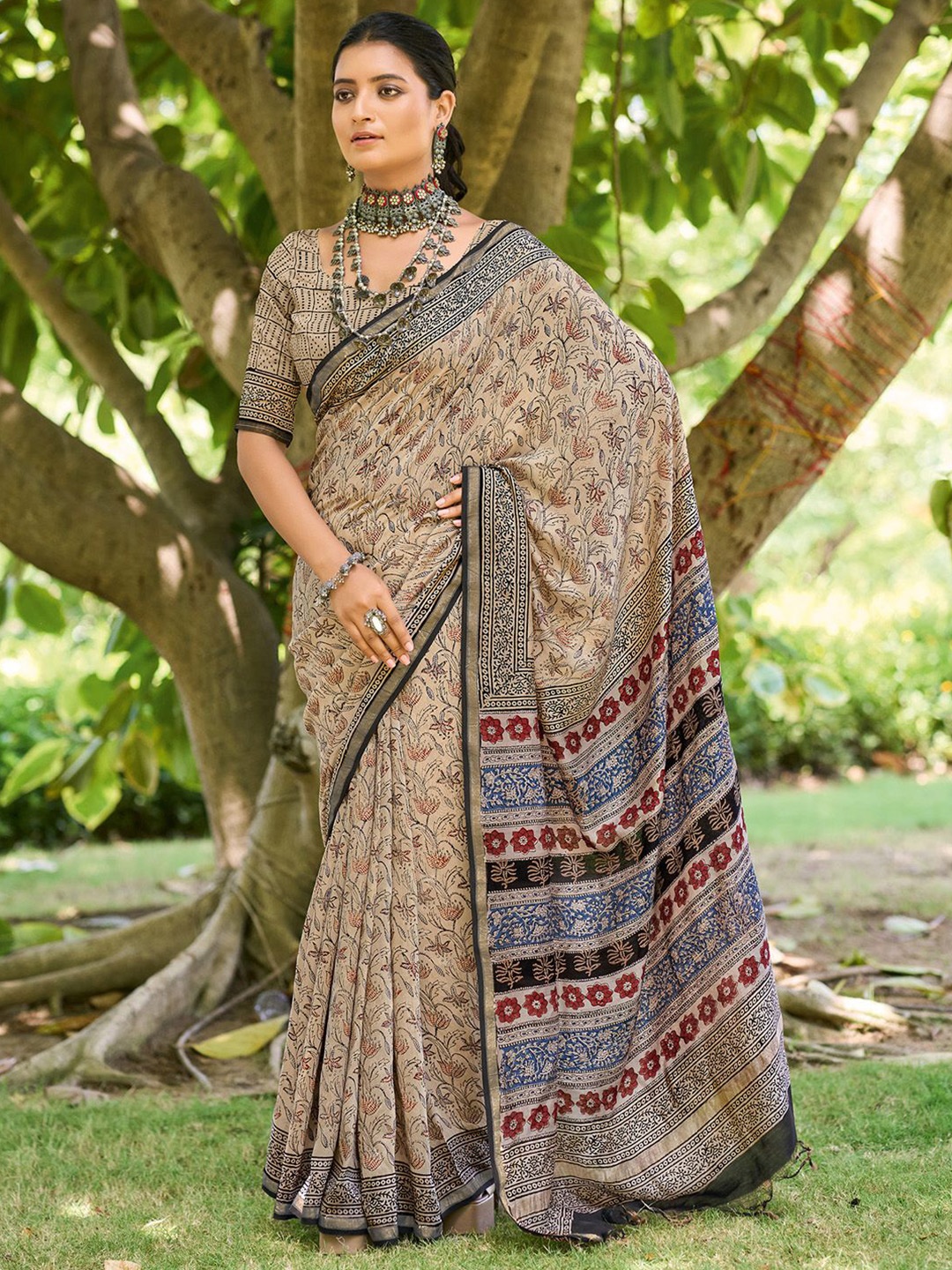 

Mitera Ethnic Motifs Printed Zari Block Print Saree, Beige