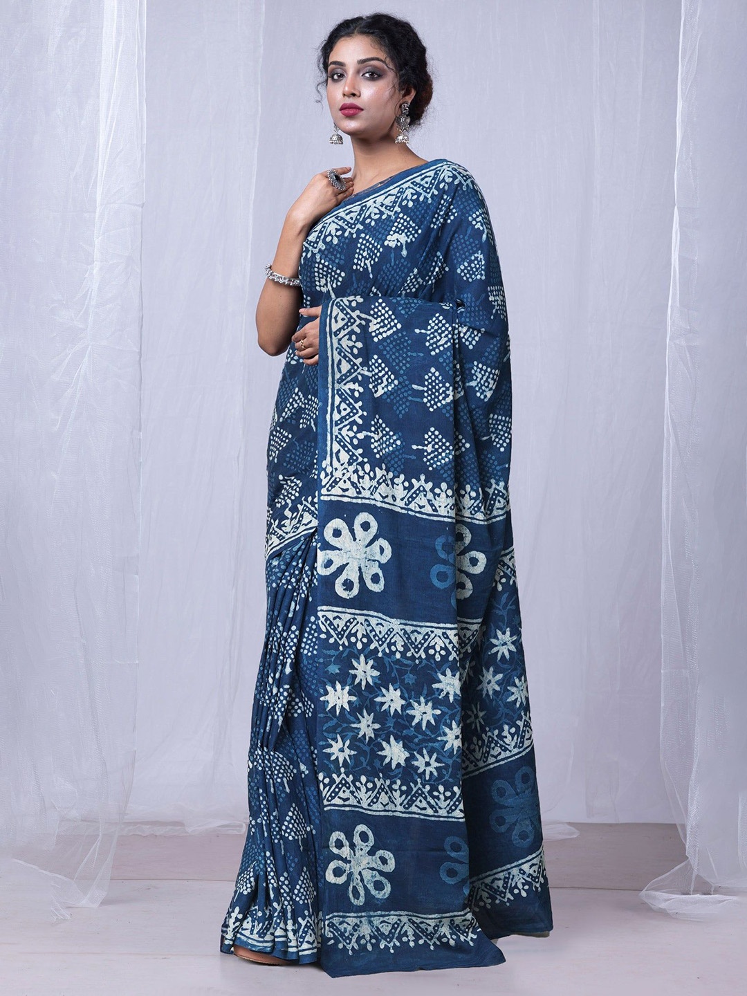 

Unnati Silks Floral Printed Pure Cotton Handloom Dabu Saree, Blue