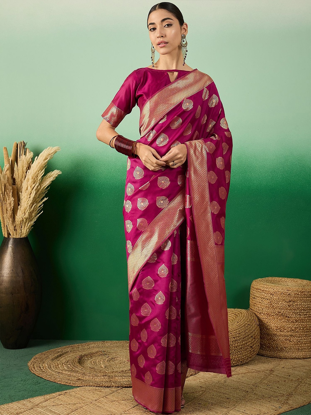 

DIVASTRI Woven Design Zari Designer Banarasi Saree, Magenta