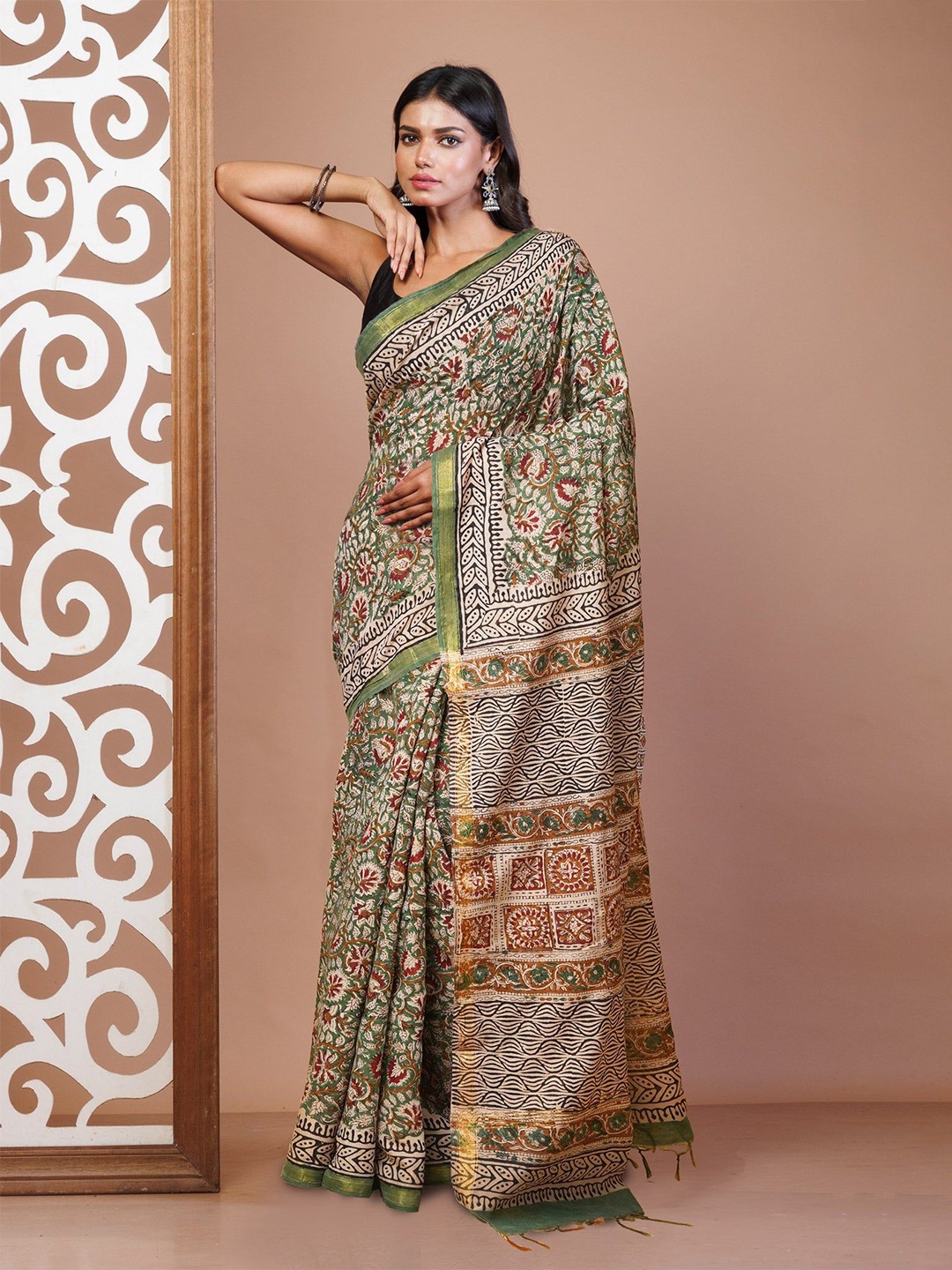 

Unnati Silks Floral Zari Handloom Bagru Saree, Green