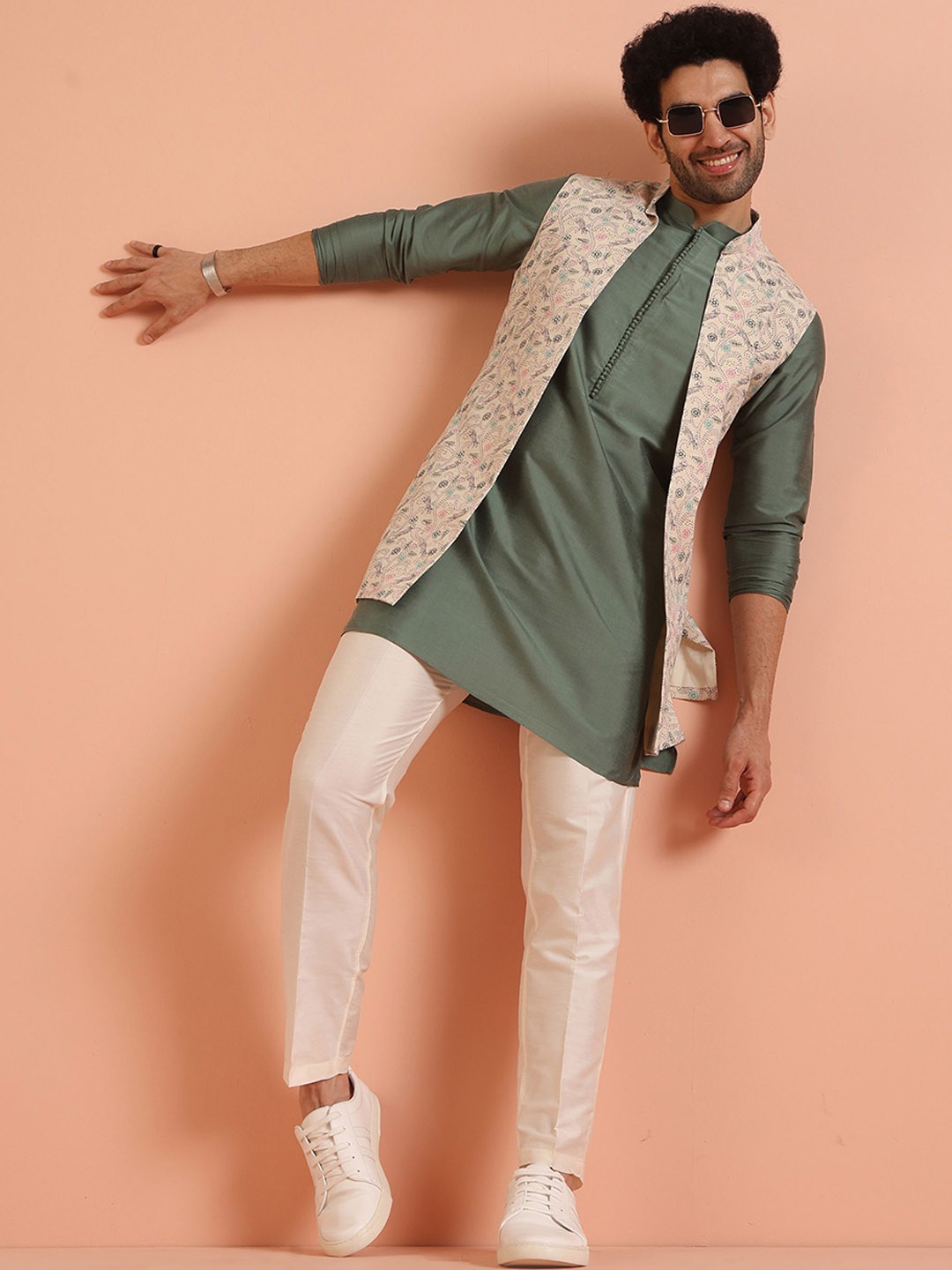 

KISAH Mandarin Collar Straight Kurta & Trouser With Printed Nehru Jacket, Green