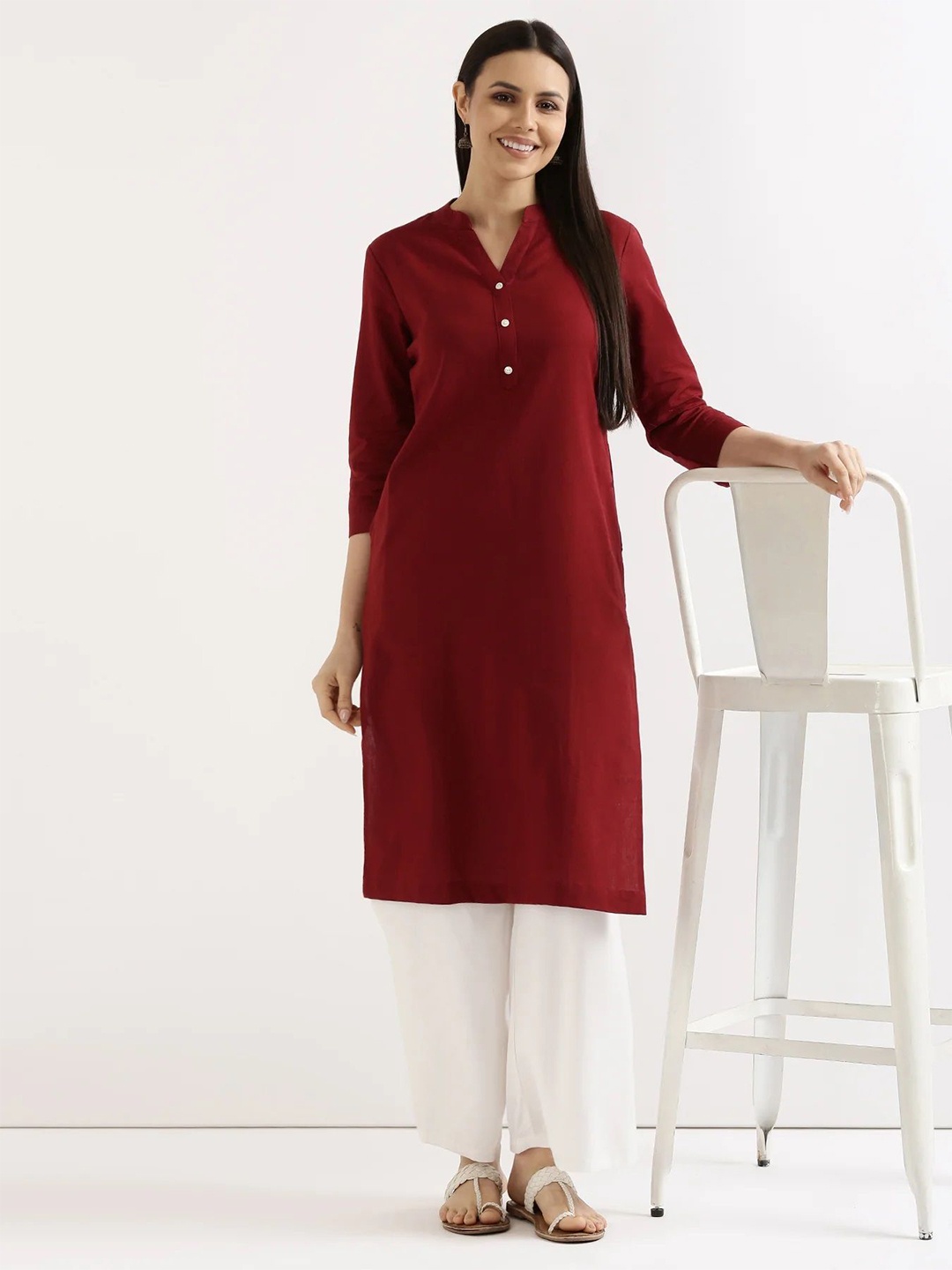 

ASHRU Mandarin Collar Three-Quarter Sleeves Regular Straight Kurta, Maroon