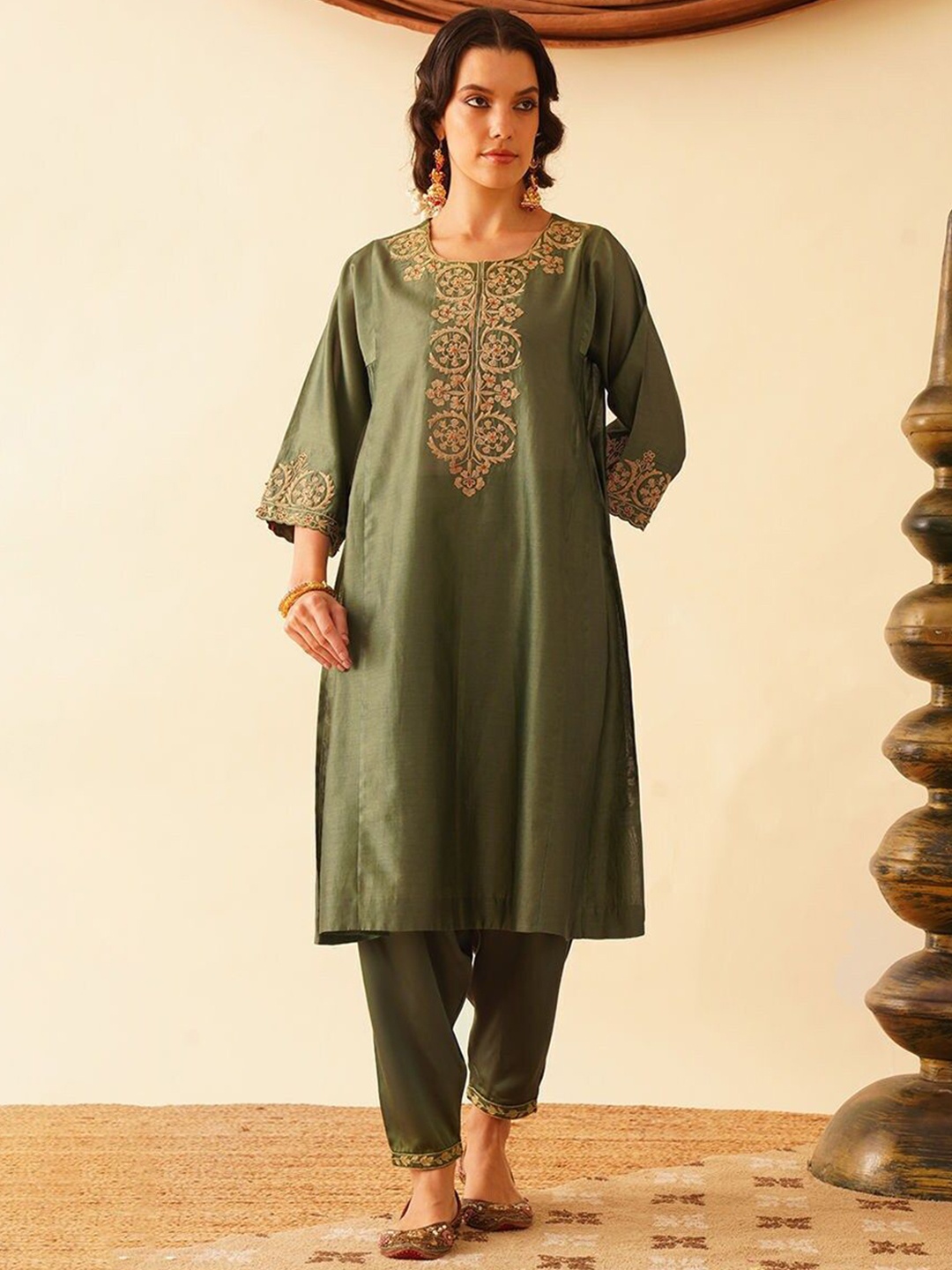 

JAYPORE Floral Embroidered Straight Kurta With Trouser, Olive