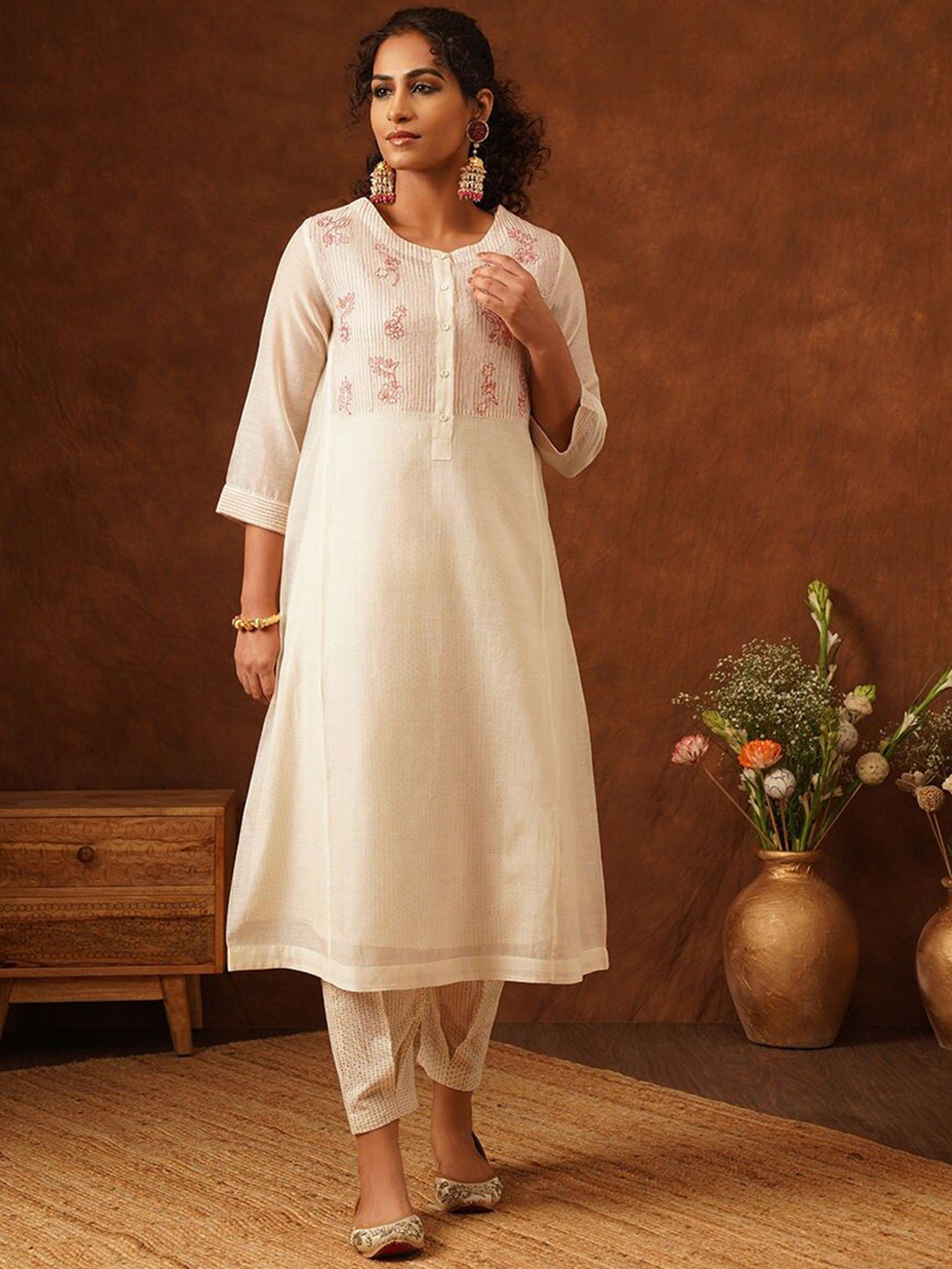 

JAYPORE Flora Embroidered Round Neck A-Line Kurta Set, Off white