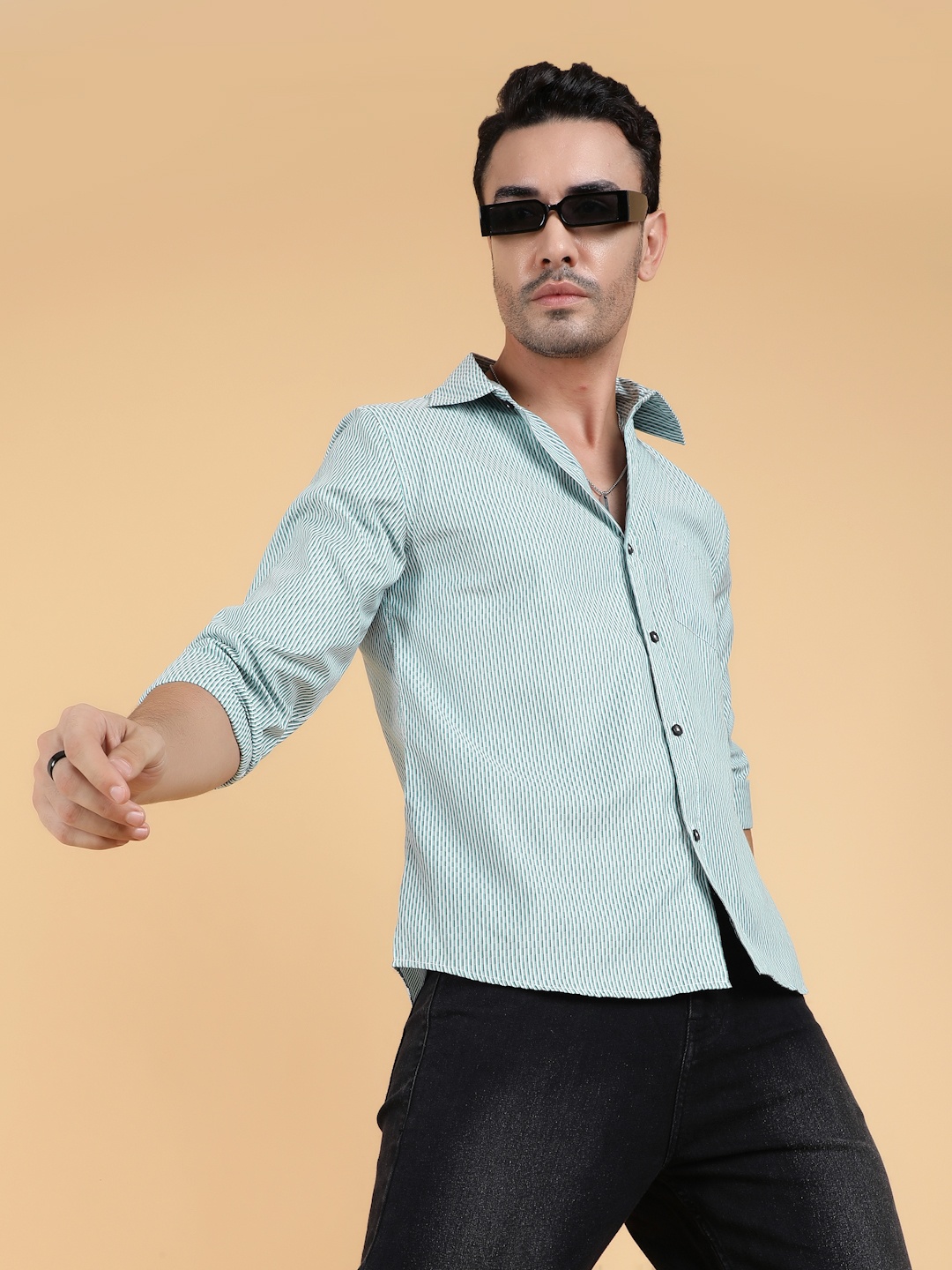 

Kotty Men Relaxed Spread Collar Graphic Printed Casual Shirt, Green