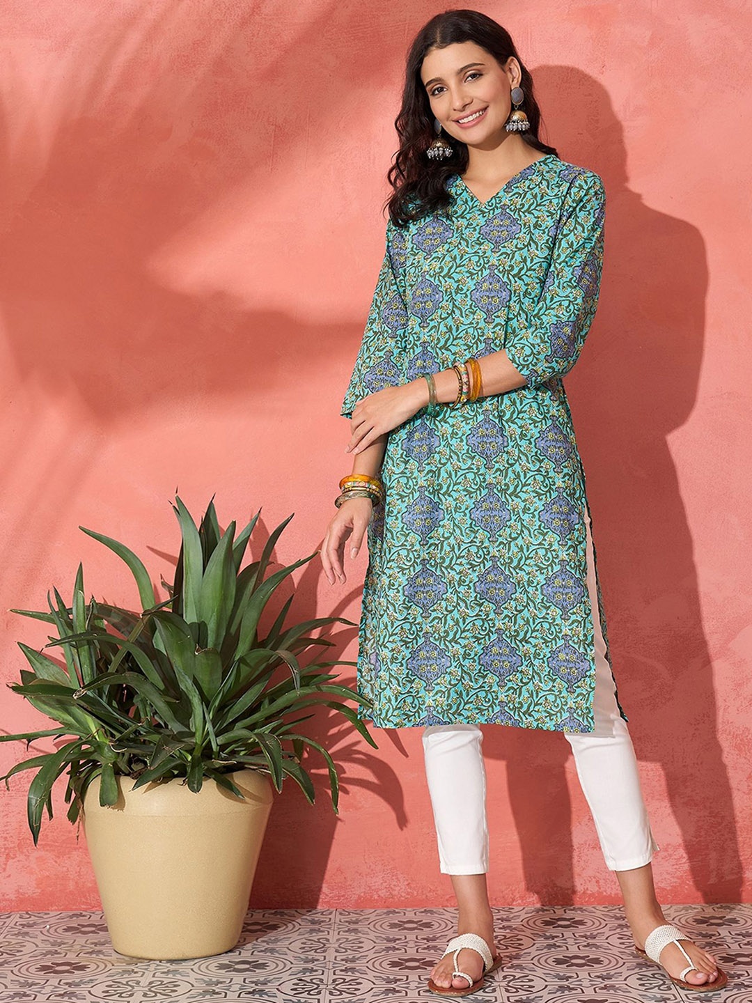 

Sangria Kalamkari Printed V-Neck Kurtas, Green