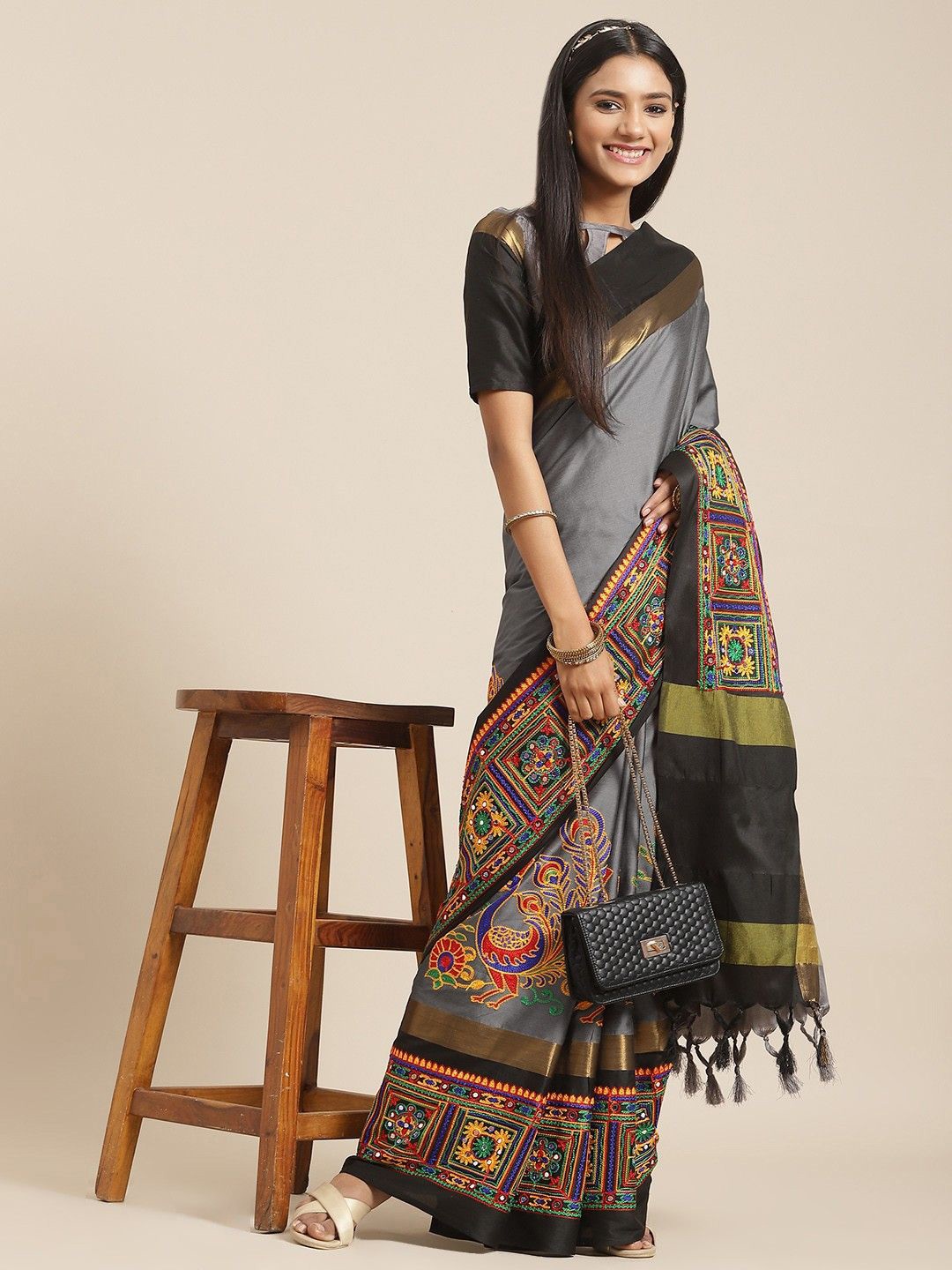 

KAVINDI Ethnic Motifs Embroidered Heavy Work Saree, Grey