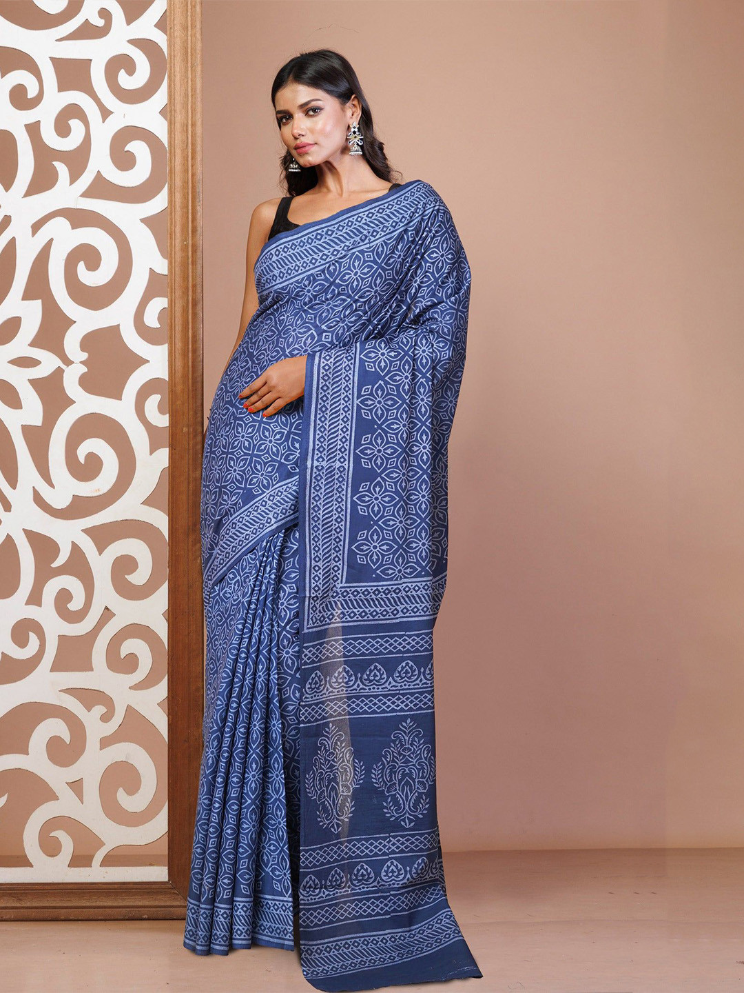 

Unnati Silks Floral Pure Cotton Handloom Block Print Saree, Navy blue