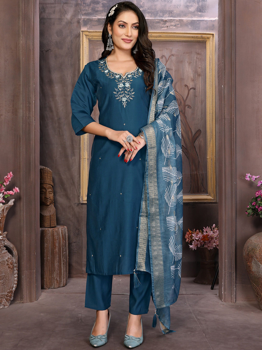 

VEDANT VASTRAM Women Floral Embroidered Regular Aari Work Kurta with Trouser & Dupatta, Turquoise blue