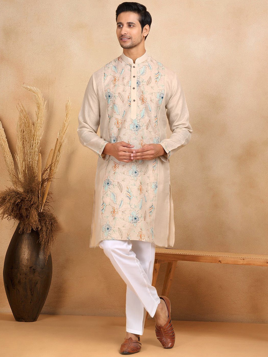 

KRAFT INDIA LUXE Men Ethnic Motifs Embroidered Chikankari Grandeur & Majestic Artwork Kurta, Beige