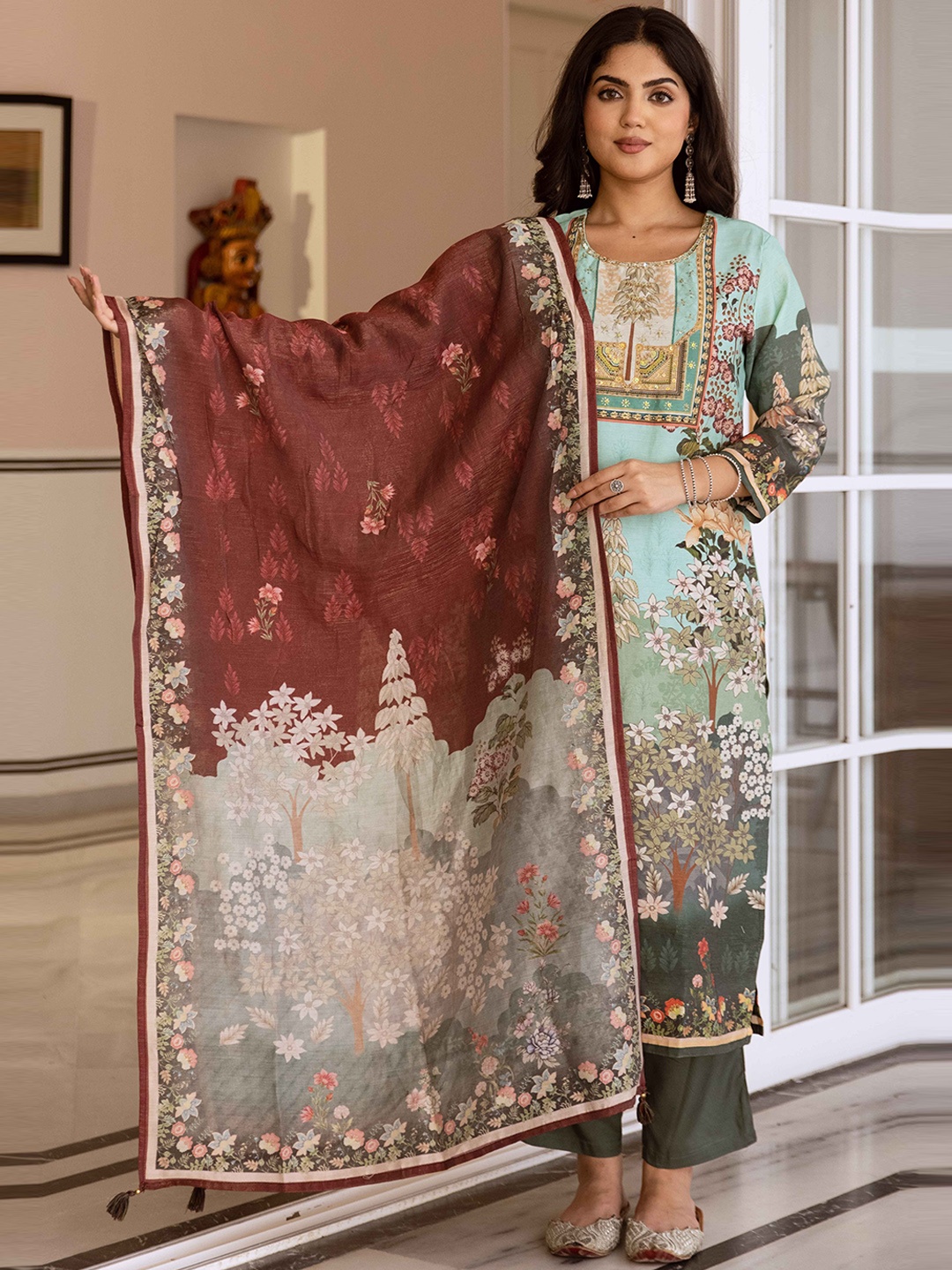 

Nehamta Women Floral Printed Regular Beads and Stones Kurta With Trousers & Dupatta, Green