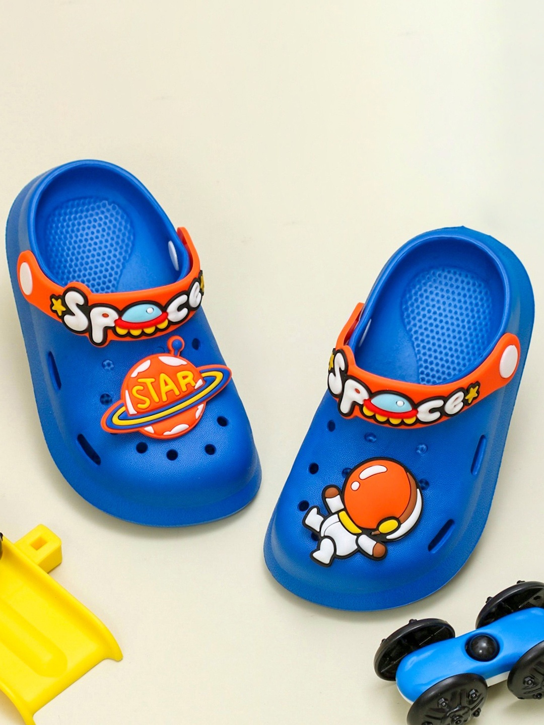 

Yellow Bee Boys Printed Clogs, Blue