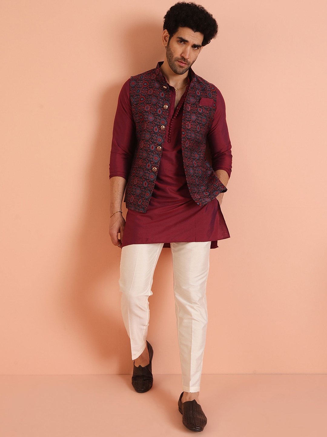 

KISAH Ethnic Motifs Woven Design Mandarin Collar Kurta & Trousers With Nehru Jacket Set, Maroon