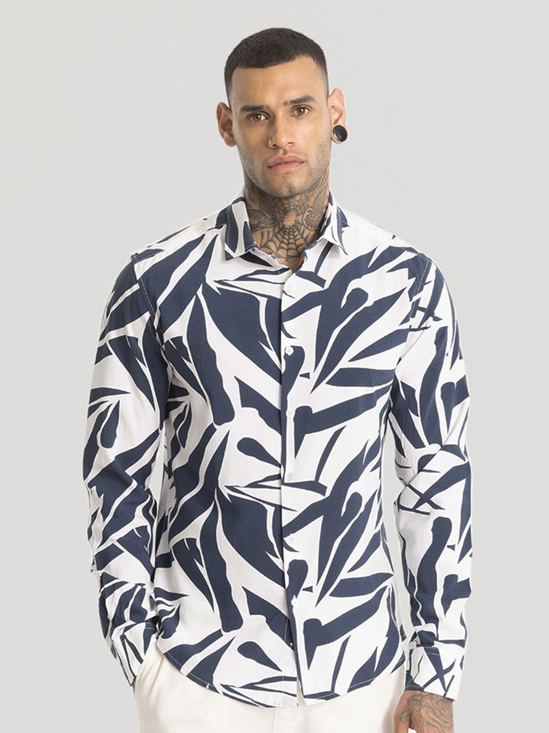 

Snitch Men Smart Spread Collar Abstract Printed Slim Fit Casual Shirt, Navy blue