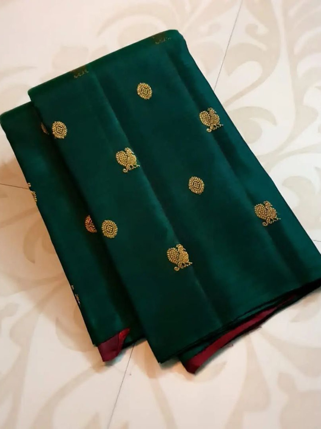 

QENY Woven Design Zari Art Silk Banarasi Saree, Green