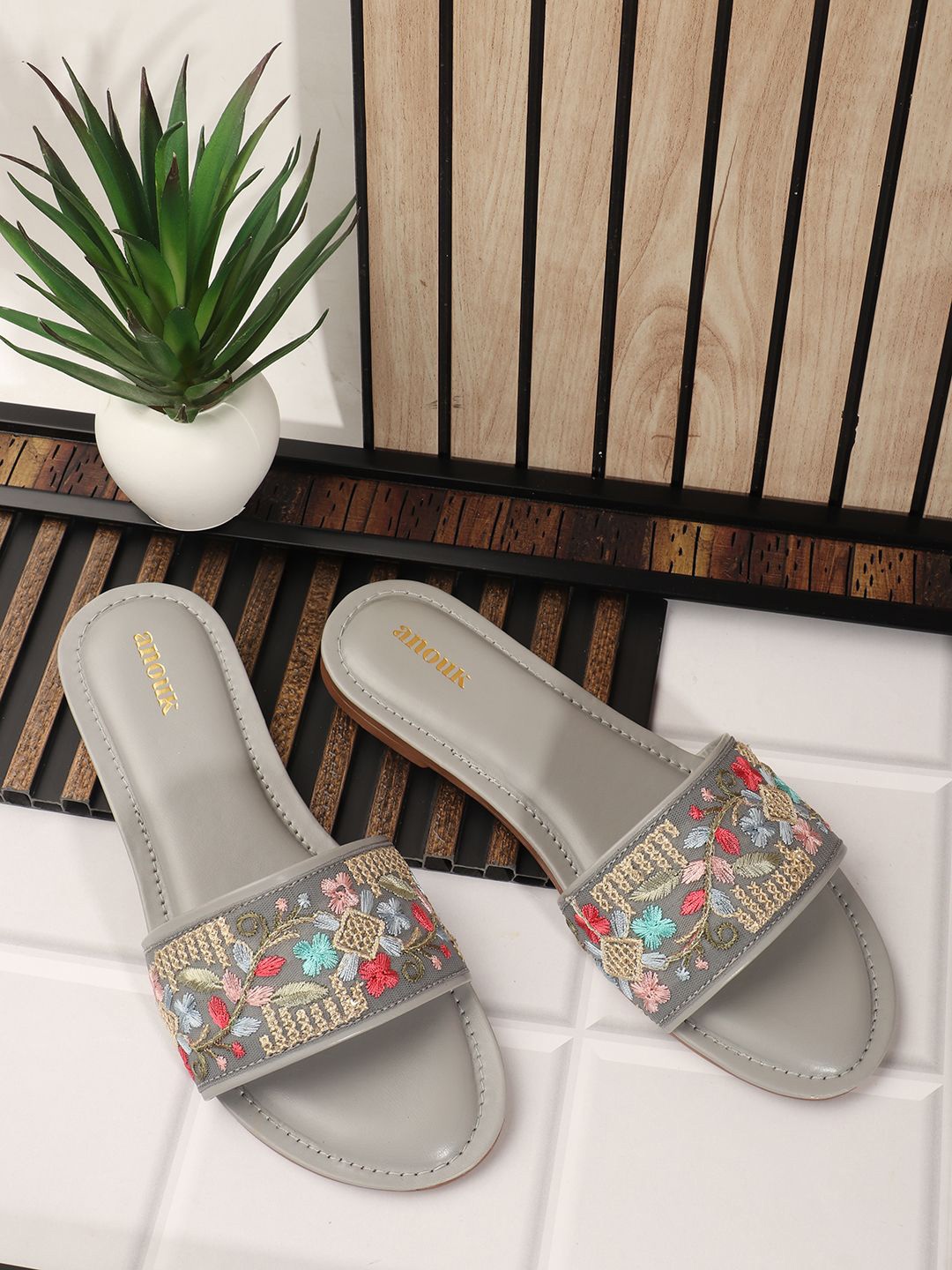 

Anouk Women Embroidered Open Toe Ethnic Flats, Grey