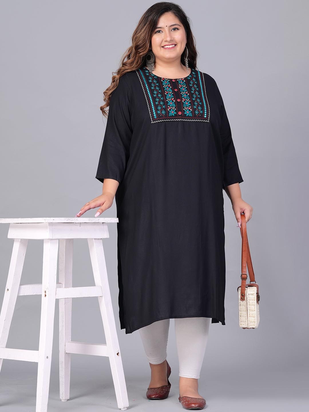 

Sztori Women Thread Work Kurta, Black
