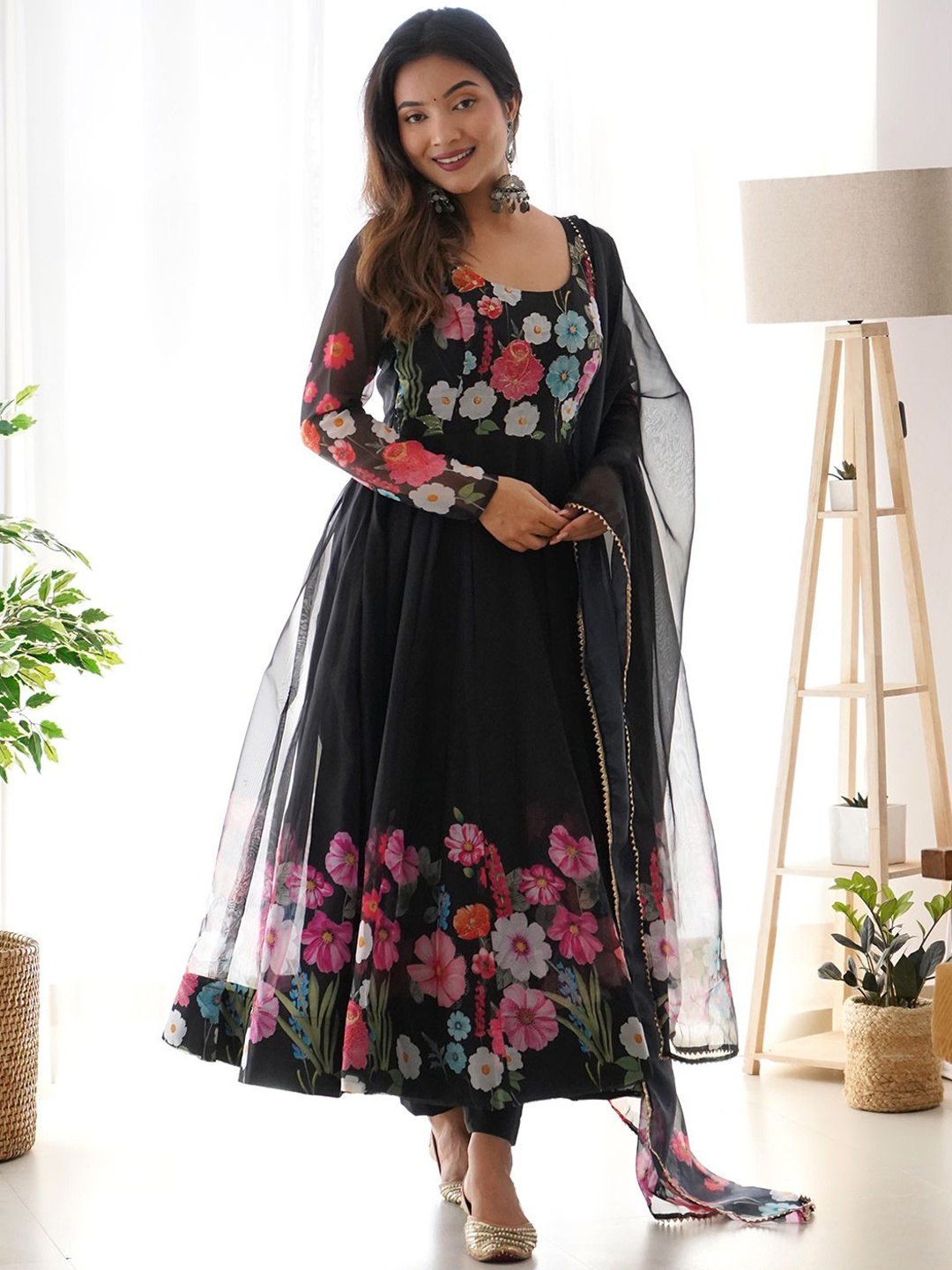 

Tanhai Women Floral Printed Regular Kurta with Patiala & Dupatta, Black