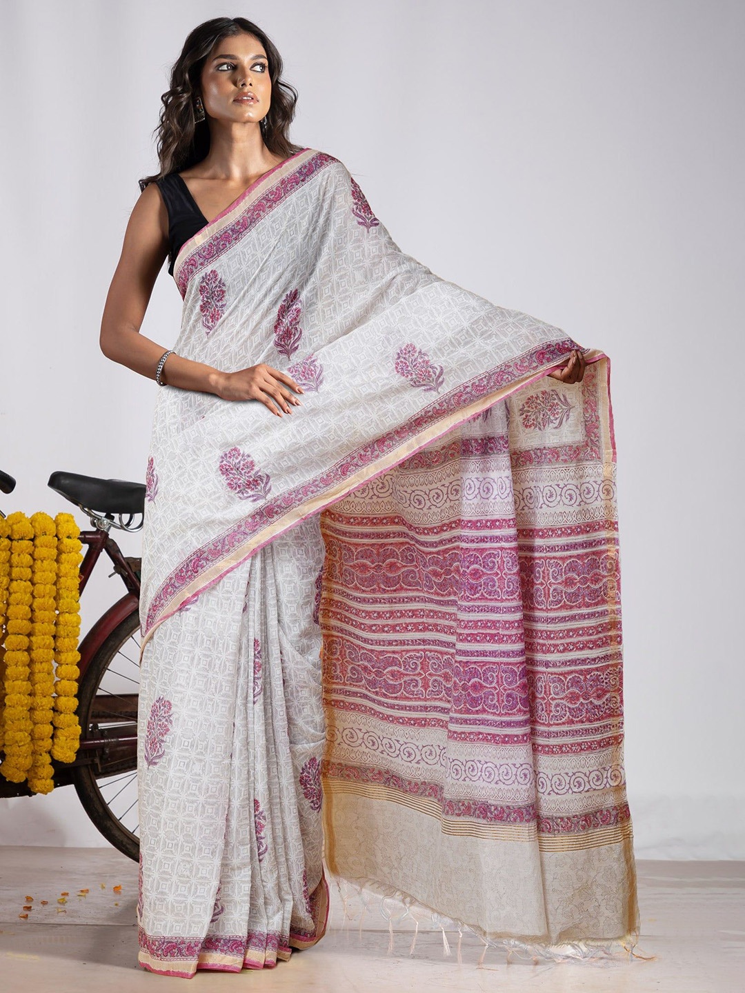

Unnati Silks Women Floral Zari Handloom Tussar Saree, White