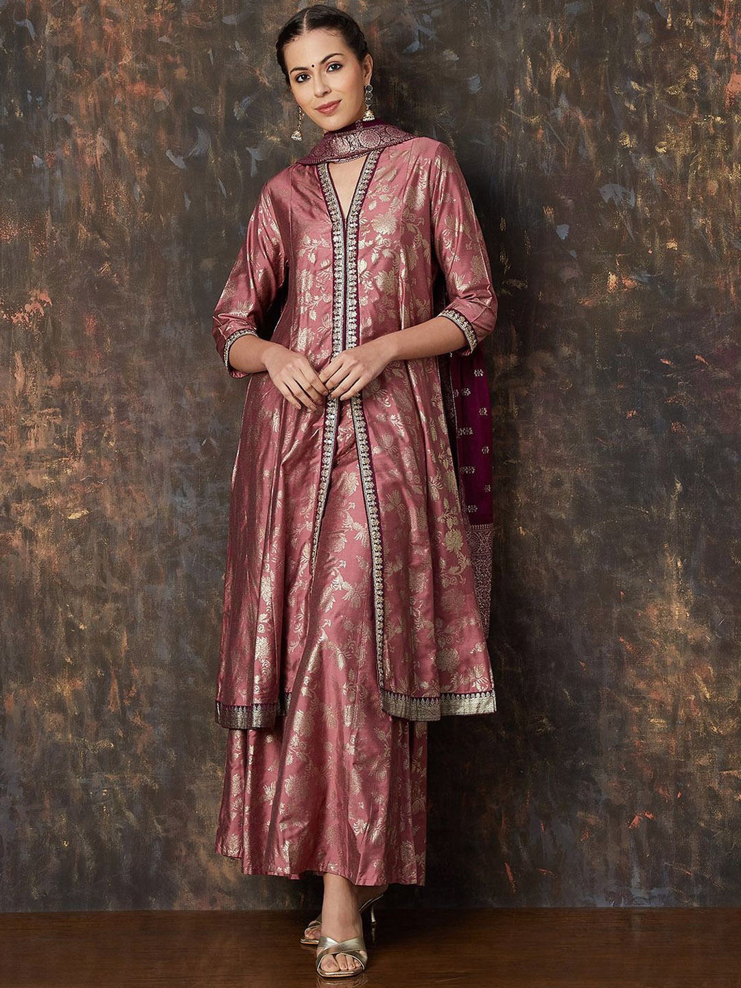 

Melange by Lifestyle Women Embroidered Kurta with Pyjamas & With Dupatta, Mauve
