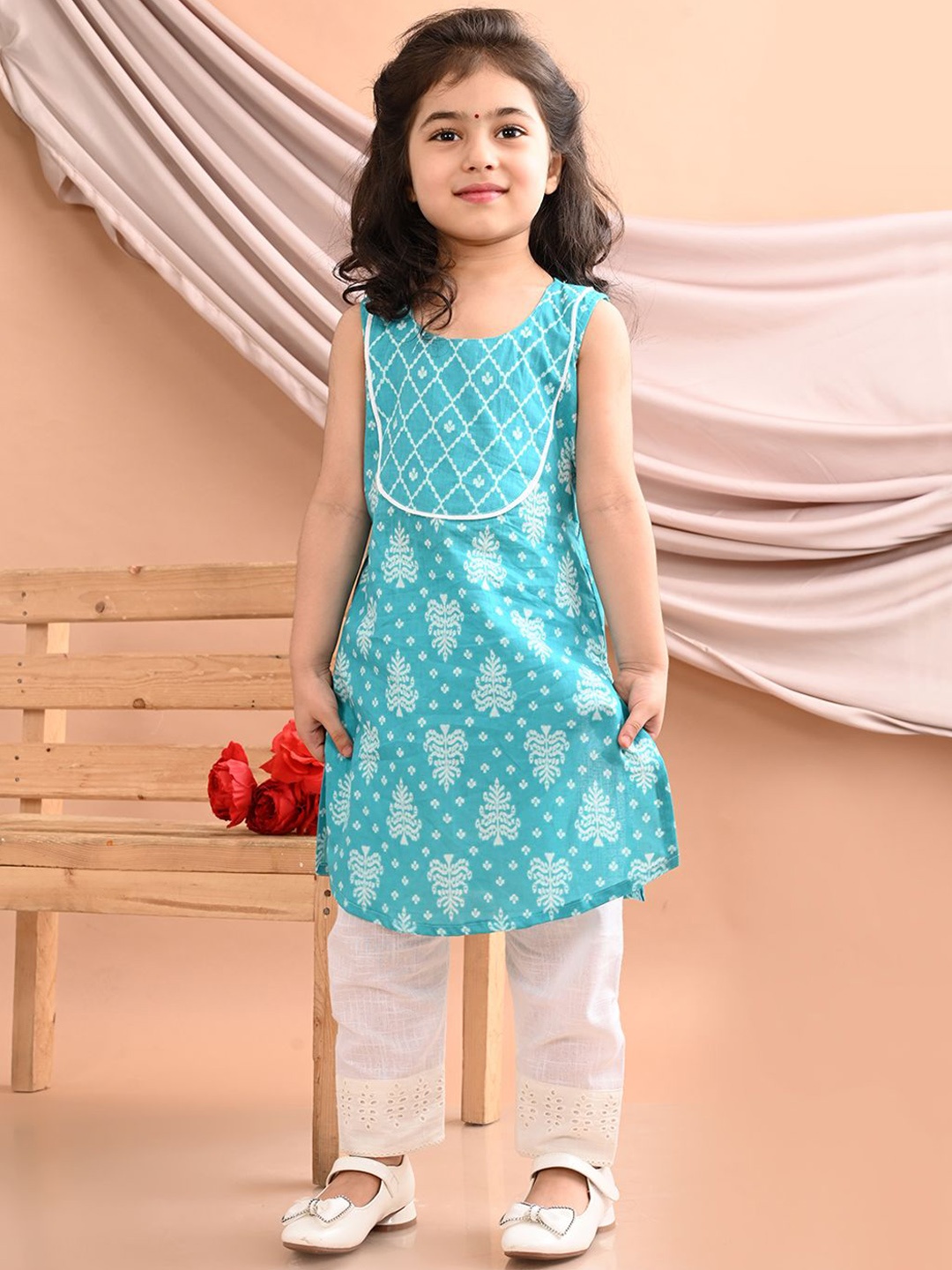 

Here&Now X Kinder Kids Girls Floral Printed Regular Pure Cotton Kurta With Trouser, Blue