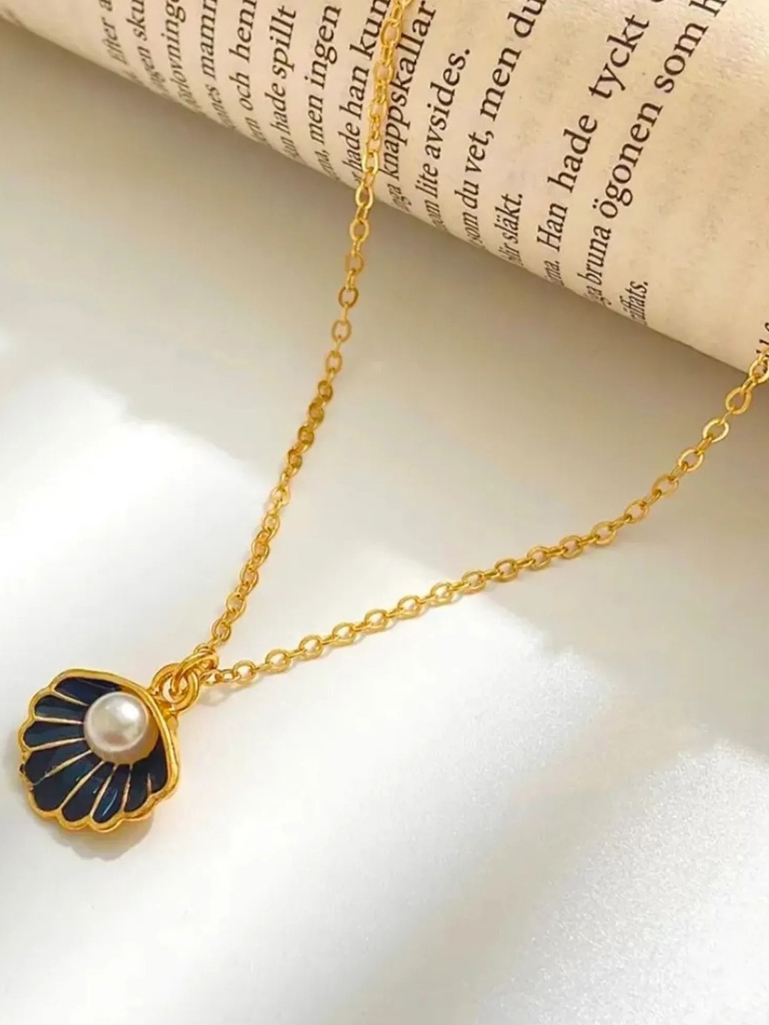 

V FASHION JEWELLERY Gold- Plated Stainless Steel Pearl Enamelled Pendant With Chain