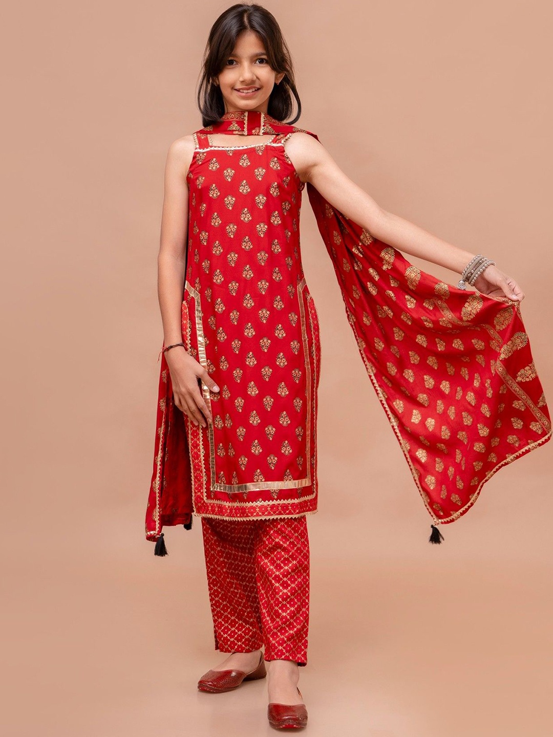 

NYPA Girls Printed Kurta with Trousers & With Dupatta, Maroon