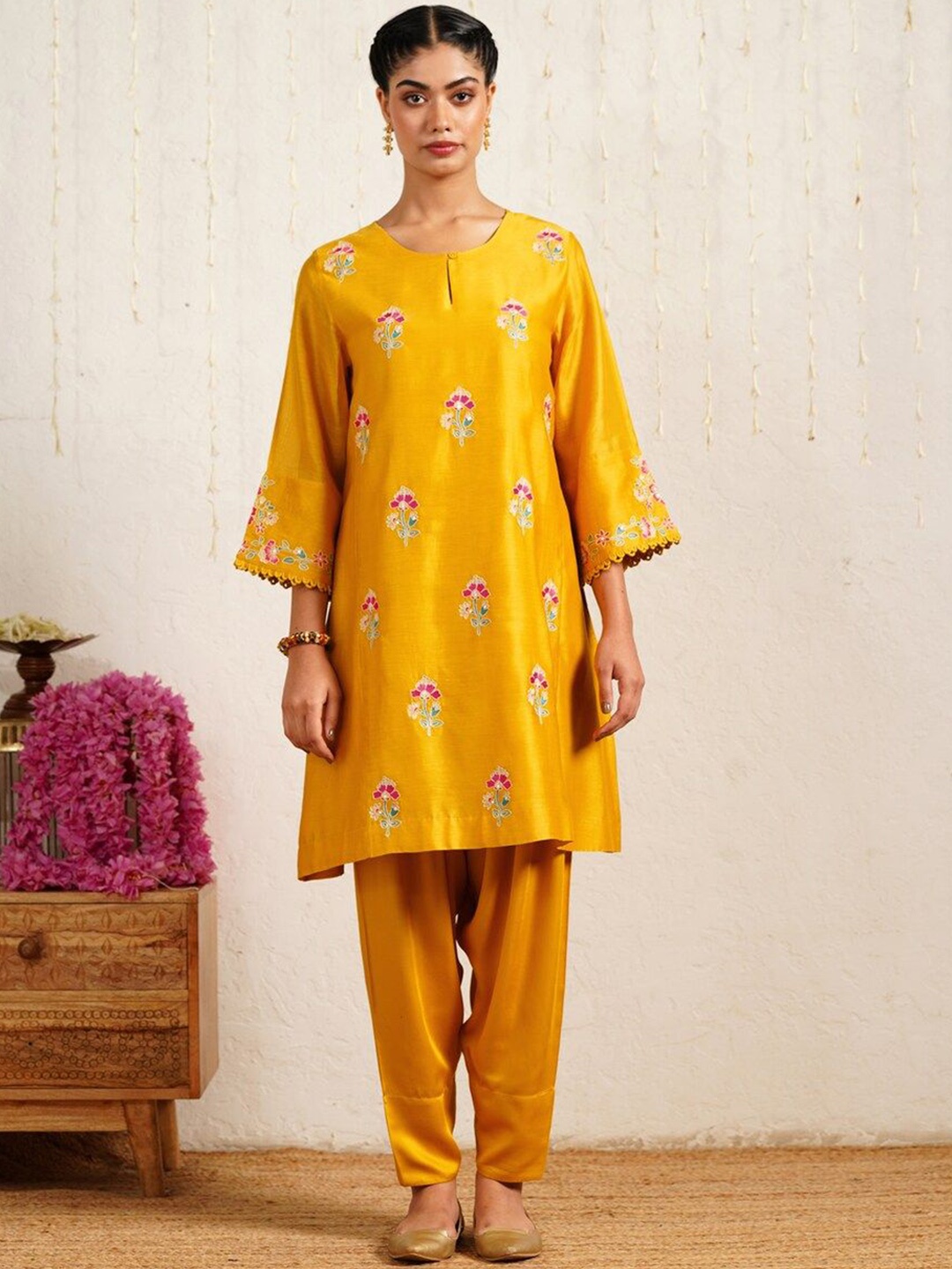 

JAYPORE Keyhole Neck Three Quarter Sleeves Straight Krta Set, Mustard