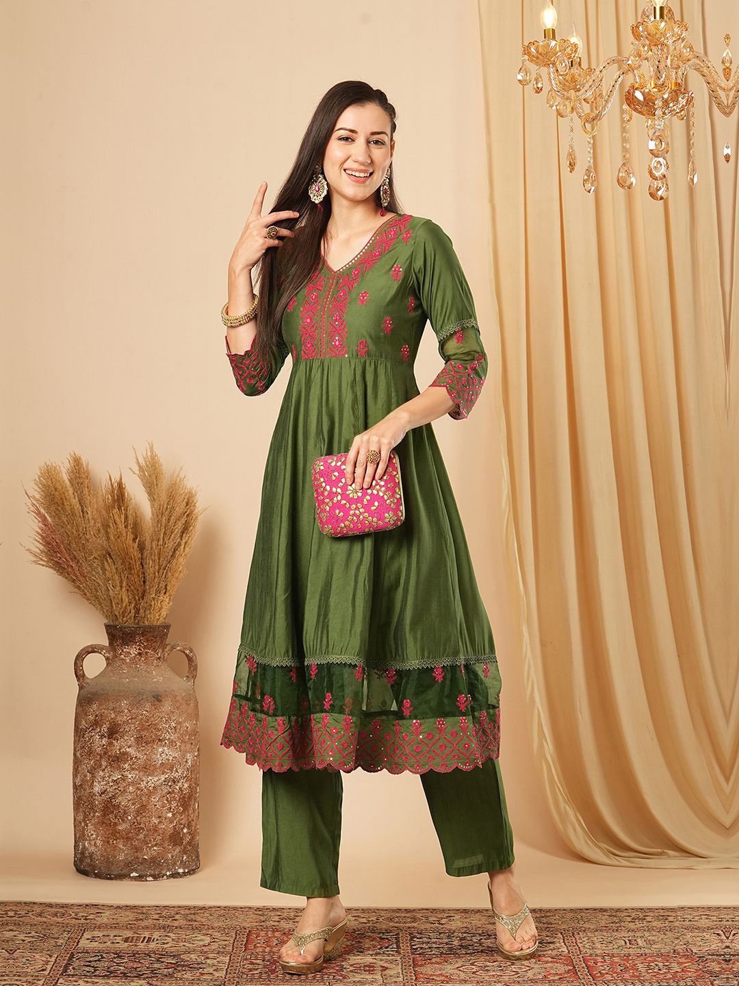 

Globus Floral Embroidered Pleated Kurta With Trousers, Green