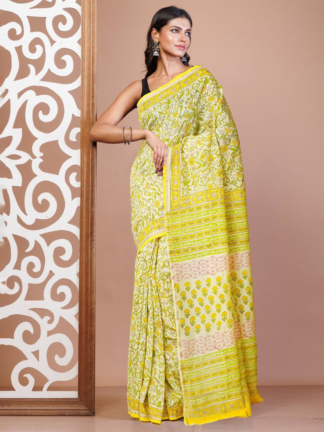 

Unnati Silks Floral Handloom Chanderi Saree, Yellow