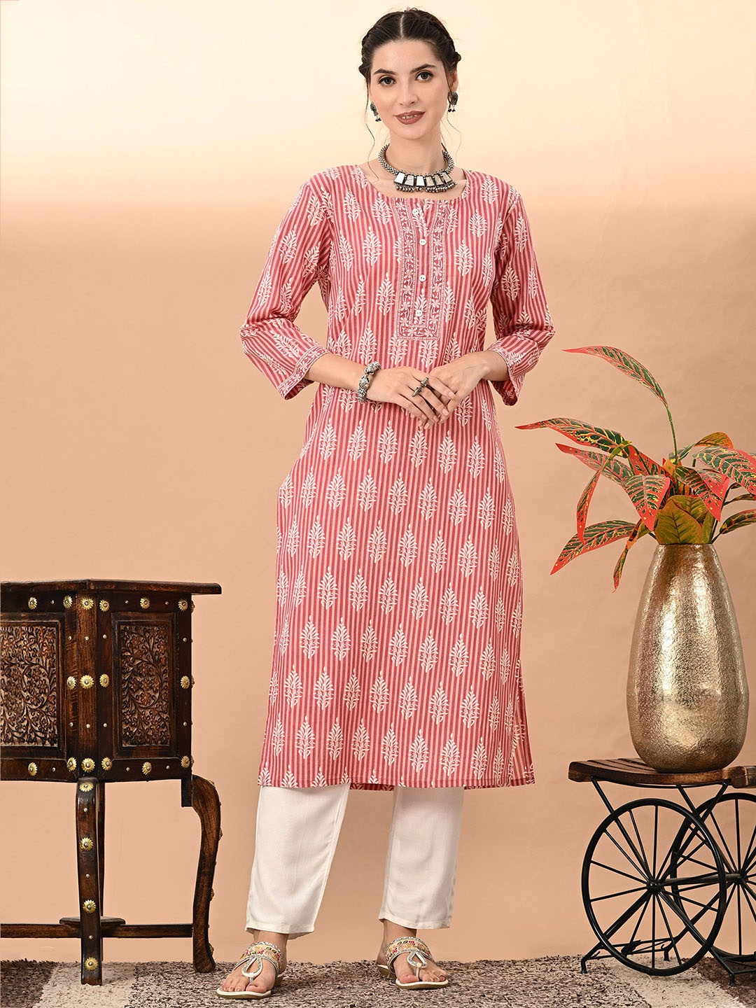 

KEOSA Women Printed Thread Work Kurta, Pink