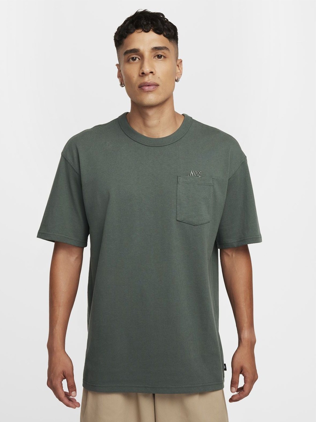 

Nike Sportswear Premium Essentials Men's Pocket T-Shirt, Green