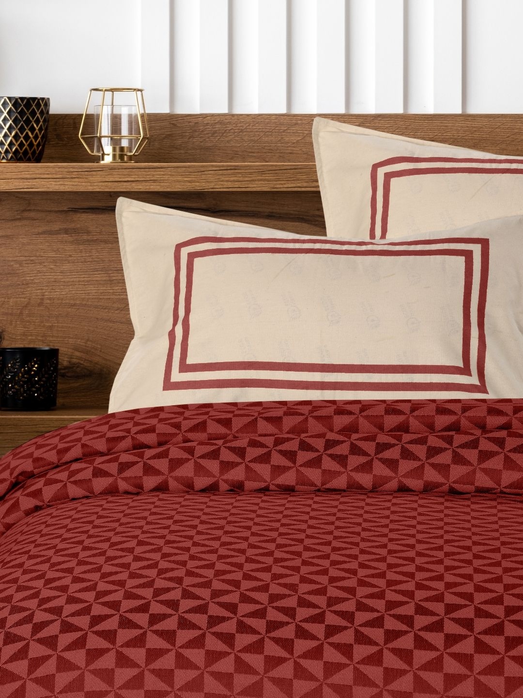 

Saral Home Rust Geometric Printed Pure Cotton160 TC King Bedsheet Set 2.7432 m x 2.286 m