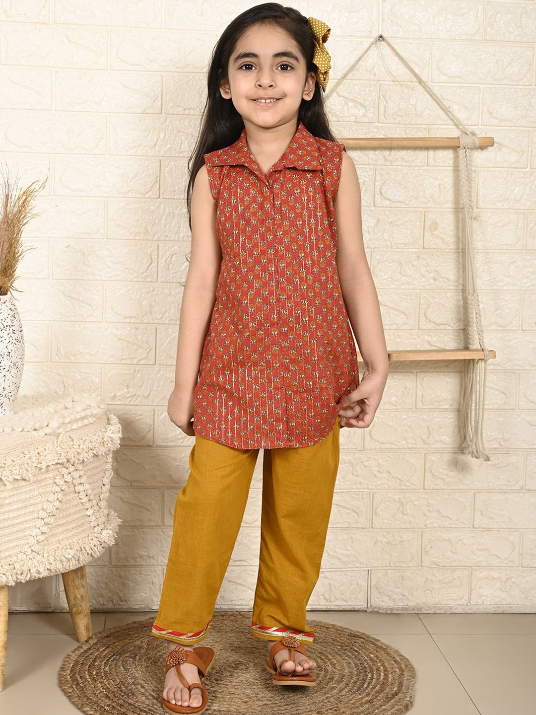 

Here&Now X Kinder Kids Girls Floral Printed Pure Cotton Straight Kurti with Trousers, Red