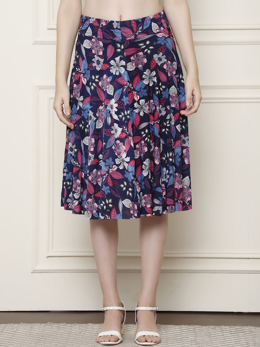 

GRACIT Leaves Printed Knee Length Flared Skirt With Inner Shorts, Navy blue