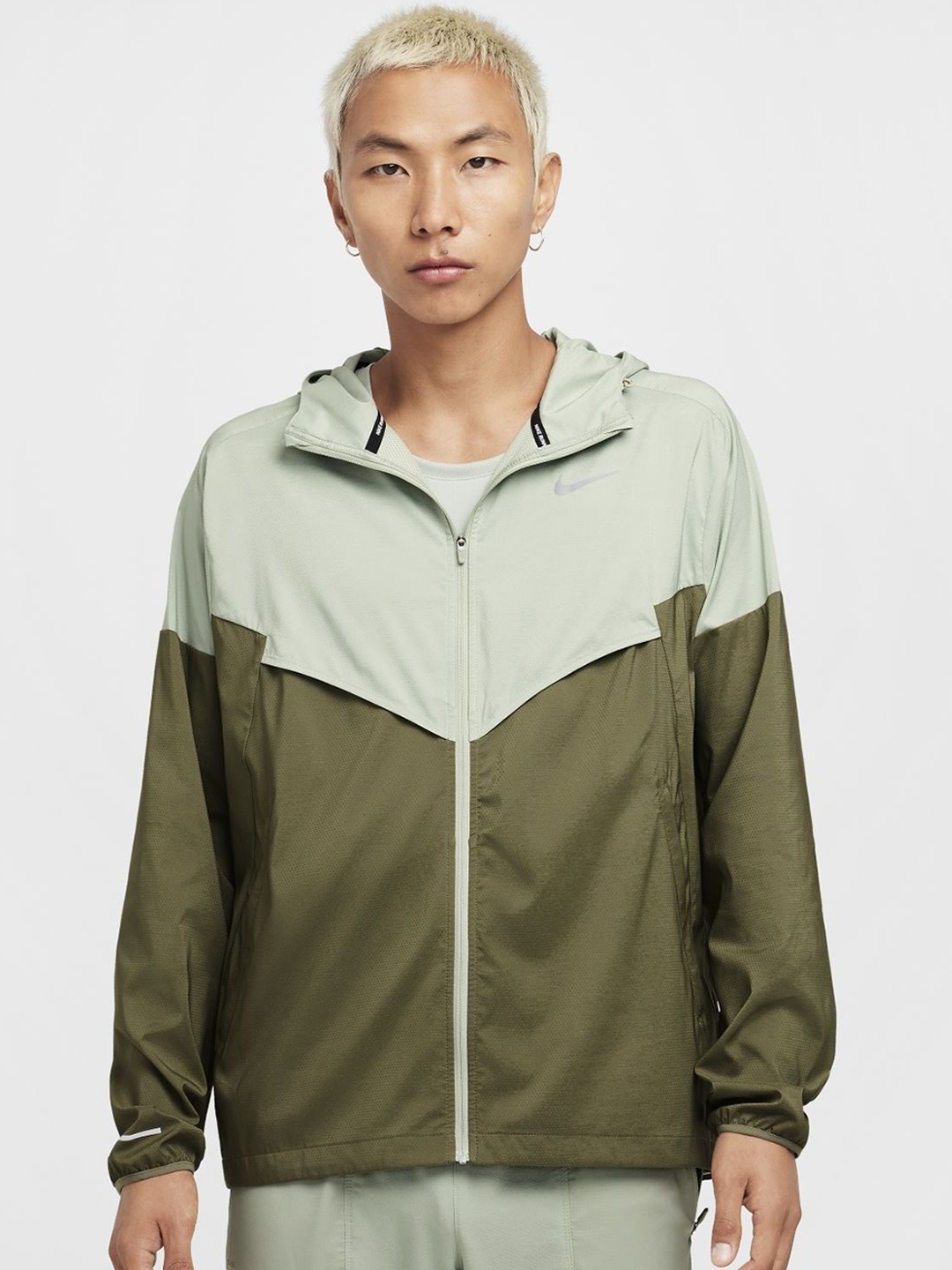 

Nike Men Windrunner Windcheater Hooded Jacket, Green