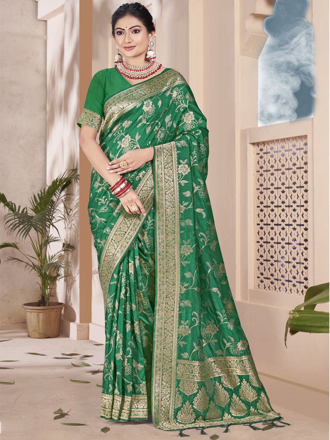 

SANGAM PRINTS Woven Design Zari Tussar Saree, Green