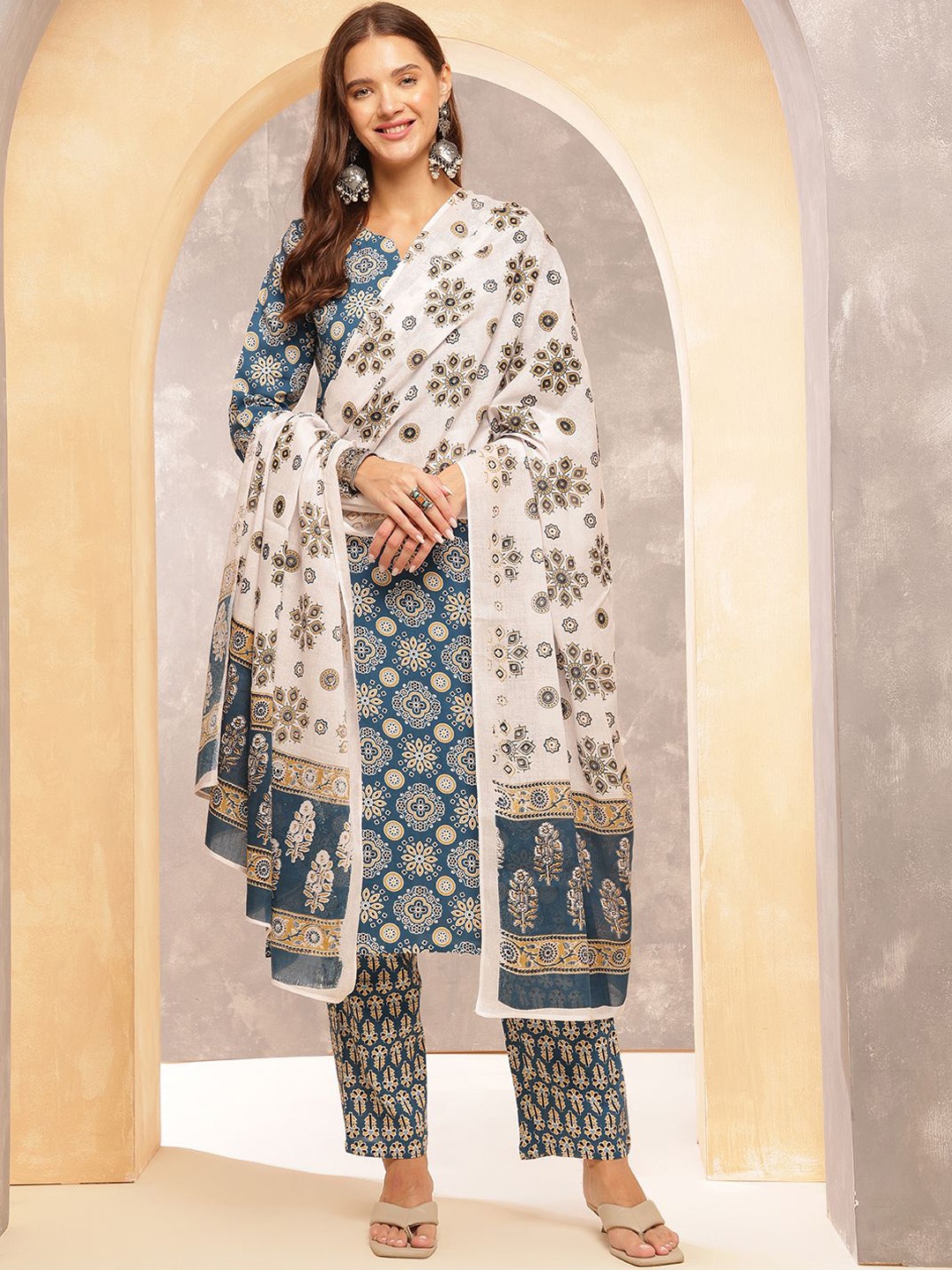

Anouk Women Floral Printed Regular Kurta with Trousers & With Dupatta, Teal