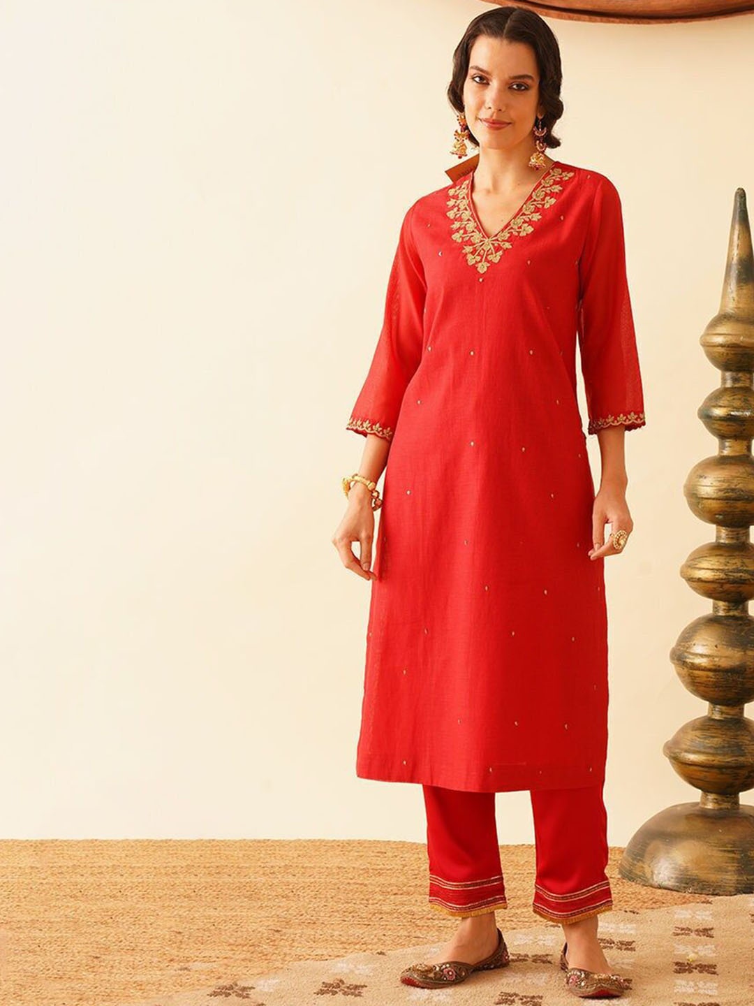 

JAYPORE Floral Embroidered Thread Work Straight Kurta with Trousers, Red