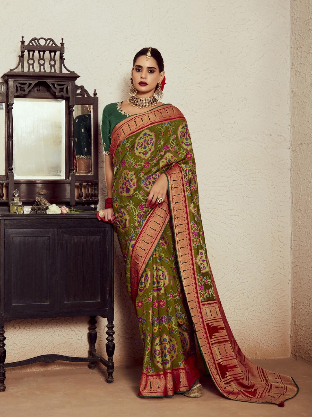 

KALINDI Ethnic Motifs Printed Zari Brasso Paithani Saree, Green