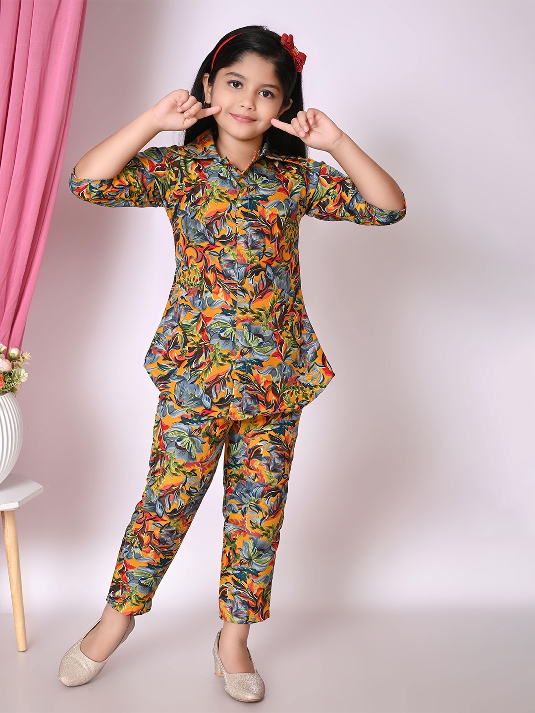 

KAARIGARI Girls Printed Tunic with Trousers, Yellow