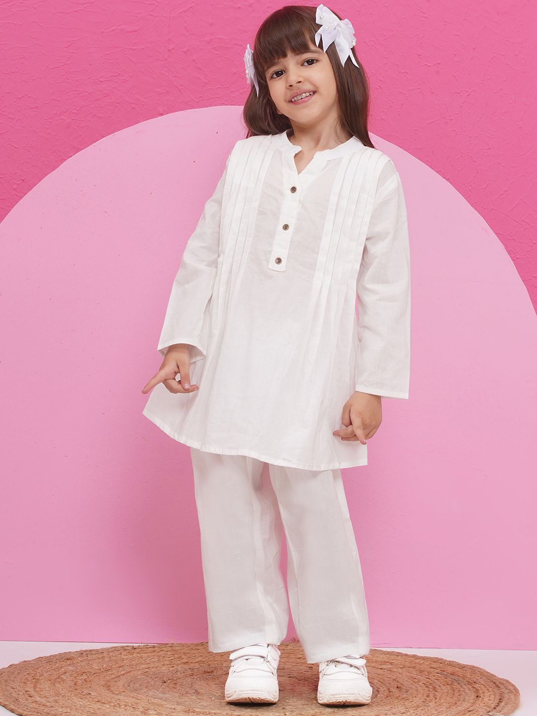 

Aj DEZInES Girls Pure Cotton Solid Kurta & Trousers Clothing Set, White