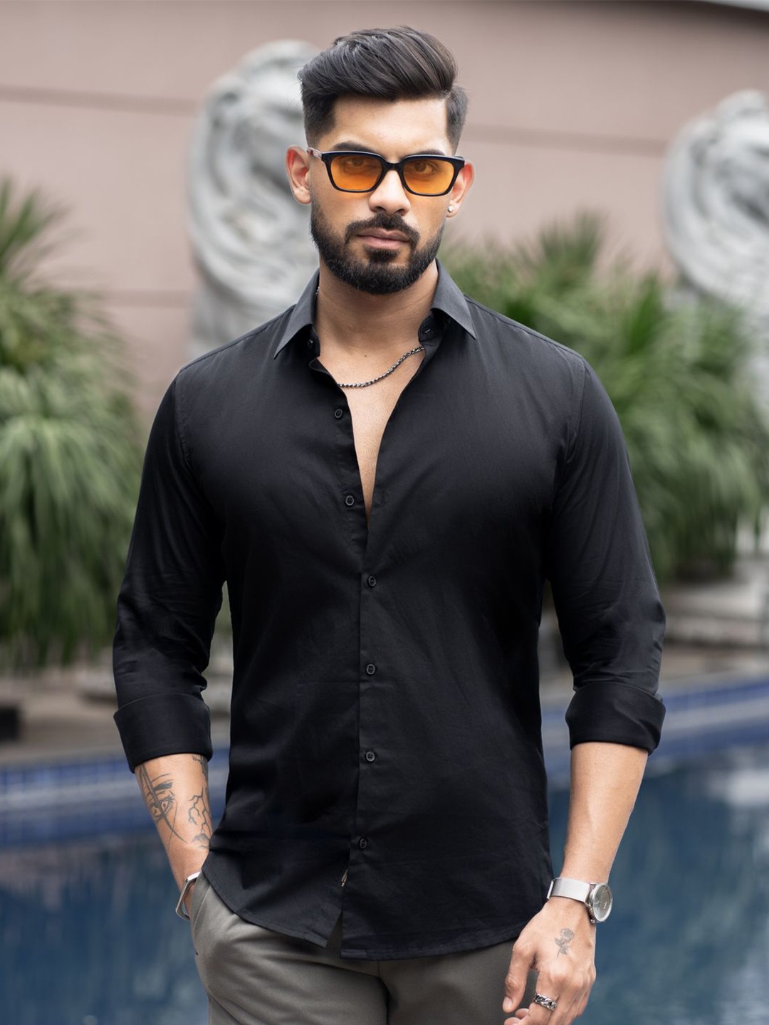 

Urban Scissors Men Standard Spread Collar Solid Cotton Casual Shirt, Black