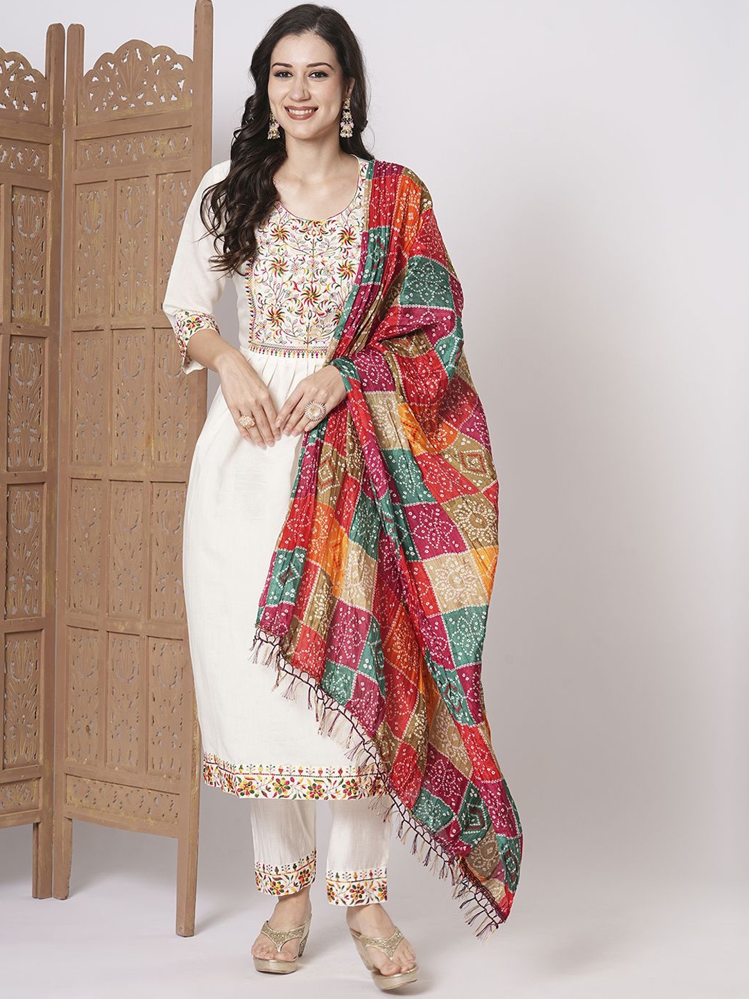 

KAYOMMI Women Floral Yoke Design Kurti with Trousers & Dupatta, White