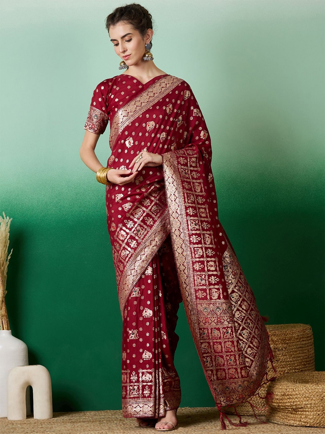 

Maroosh Woven Design Zari Banarasi Saree, Maroon